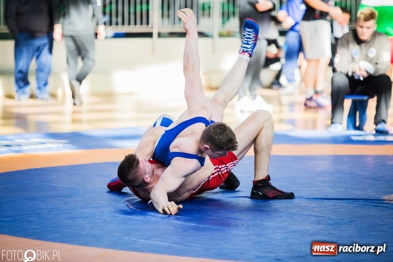 Zdjęcie w galerii na portalu naszraciborz.pl: Złoto Szewczuka, srebro Petrończaka i Majdańskiego. W Raciborzu odbył się krajowy championat juniorów w zapasach klasycznych wiadomości z regionu