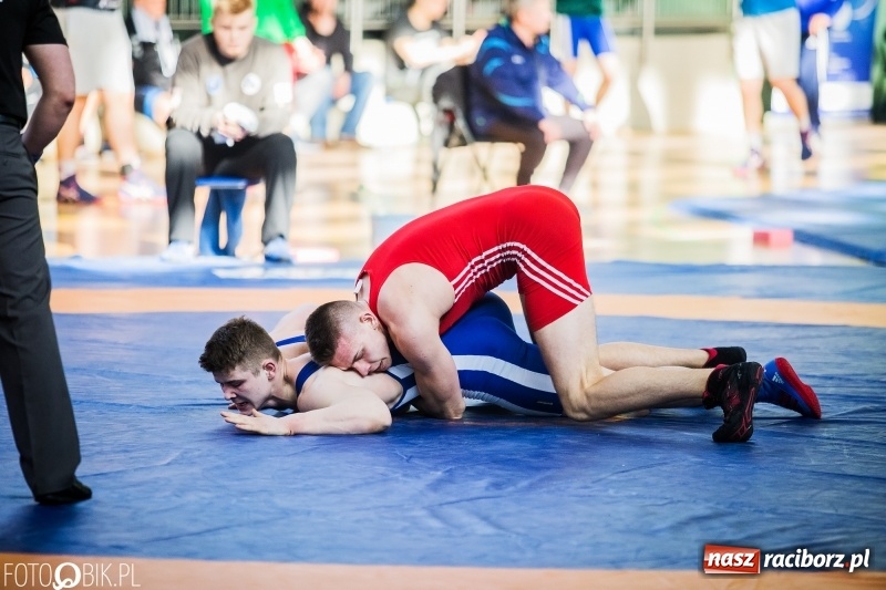 Zdjęcie w galerii na portalu naszraciborz.pl: Złoto Szewczuka, srebro Petrończaka i Majdańskiego. W Raciborzu odbył się krajowy championat juniorów w zapasach klasycznych wiadomości z regionu