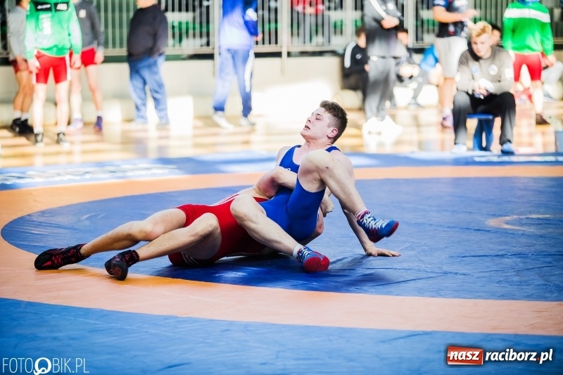 Zdjęcie w galerii na portalu naszraciborz.pl: Złoto Szewczuka, srebro Petrończaka i Majdańskiego. W Raciborzu odbył się krajowy championat juniorów w zapasach klasycznych wiadomości z regionu