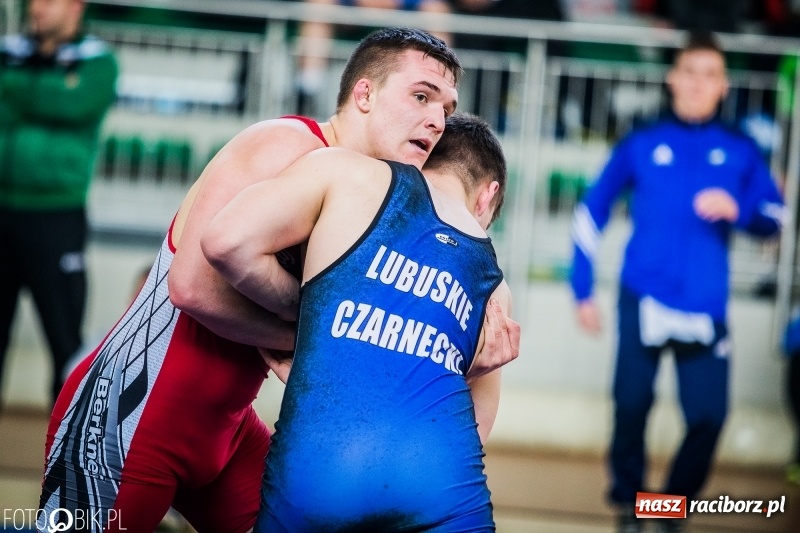 Zdjęcie w galerii na portalu naszraciborz.pl: Złoto Szewczuka, srebro Petrończaka i Majdańskiego. W Raciborzu odbył się krajowy championat juniorów w zapasach klasycznych wiadomości z regionu