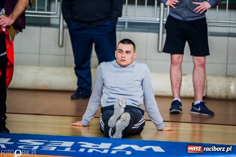 Zdjęcie w galerii na portalu naszraciborz.pl: Złoto Szewczuka, srebro Petrończaka i Majdańskiego. W Raciborzu odbył się krajowy championat juniorów w zapasach klasycznych wiadomości z regionu