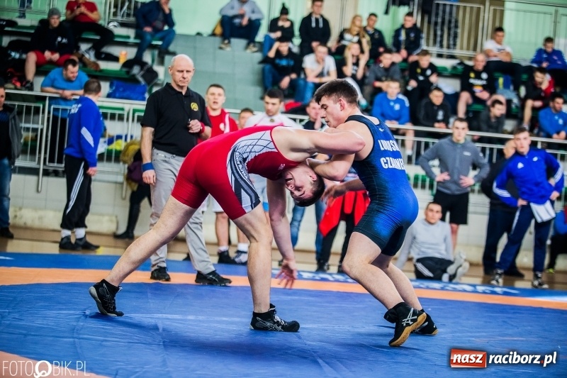 Zdjęcie w galerii na portalu naszraciborz.pl: Złoto Szewczuka, srebro Petrończaka i Majdańskiego. W Raciborzu odbył się krajowy championat juniorów w zapasach klasycznych wiadomości z regionu