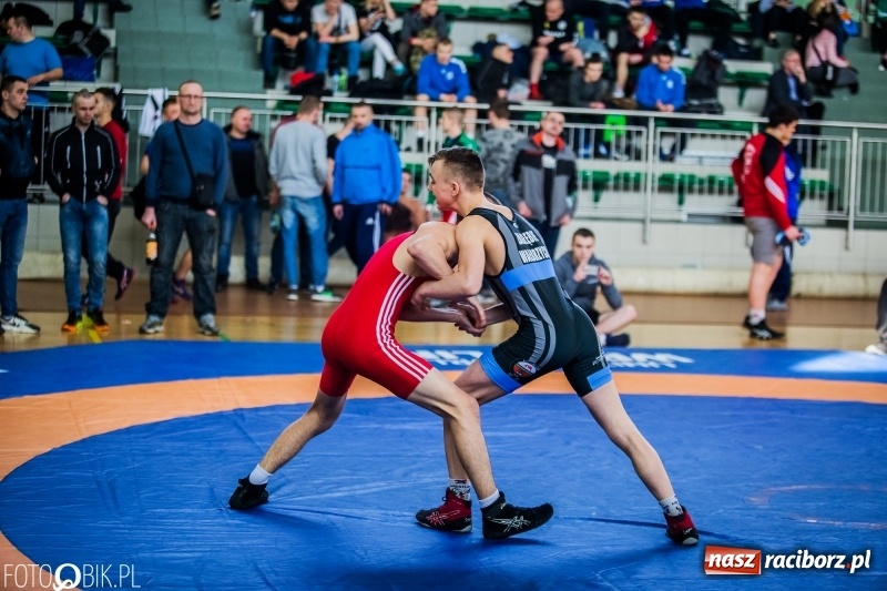 Zdjęcie w galerii na portalu naszraciborz.pl: Złoto Szewczuka, srebro Petrończaka i Majdańskiego. W Raciborzu odbył się krajowy championat juniorów w zapasach klasycznych wiadomości z regionu
