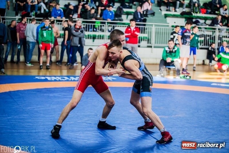 Zdjęcie w galerii na portalu naszraciborz.pl: Złoto Szewczuka, srebro Petrończaka i Majdańskiego. W Raciborzu odbył się krajowy championat juniorów w zapasach klasycznych wiadomości z regionu