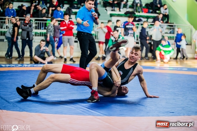 Zdjęcie w galerii na portalu naszraciborz.pl: Złoto Szewczuka, srebro Petrończaka i Majdańskiego. W Raciborzu odbył się krajowy championat juniorów w zapasach klasycznych wiadomości z regionu