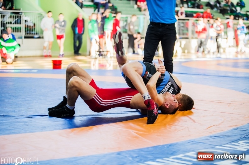 Zdjęcie w galerii na portalu naszraciborz.pl: Złoto Szewczuka, srebro Petrończaka i Majdańskiego. W Raciborzu odbył się krajowy championat juniorów w zapasach klasycznych wiadomości z regionu