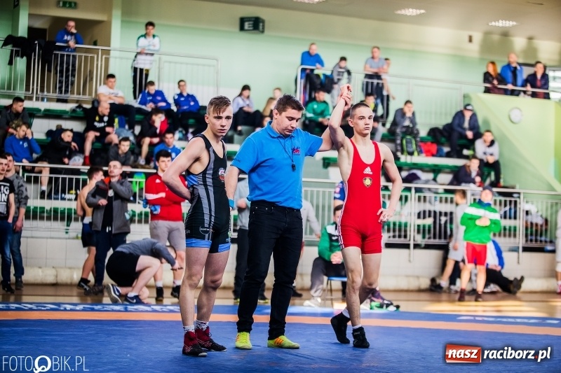 Zdjęcie w galerii na portalu naszraciborz.pl: Złoto Szewczuka, srebro Petrończaka i Majdańskiego. W Raciborzu odbył się krajowy championat juniorów w zapasach klasycznych wiadomości z regionu