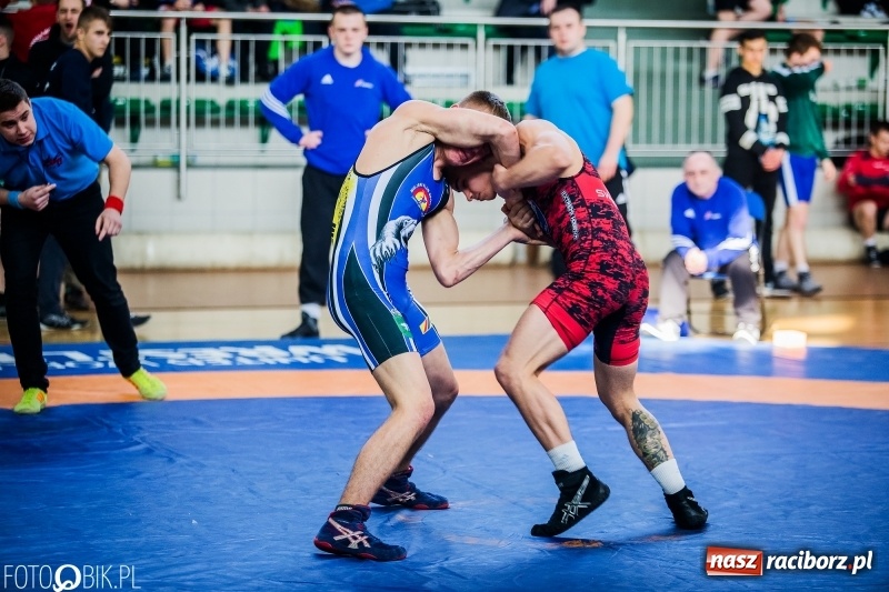 Zdjęcie w galerii na portalu naszraciborz.pl: Złoto Szewczuka, srebro Petrończaka i Majdańskiego. W Raciborzu odbył się krajowy championat juniorów w zapasach klasycznych wiadomości z regionu