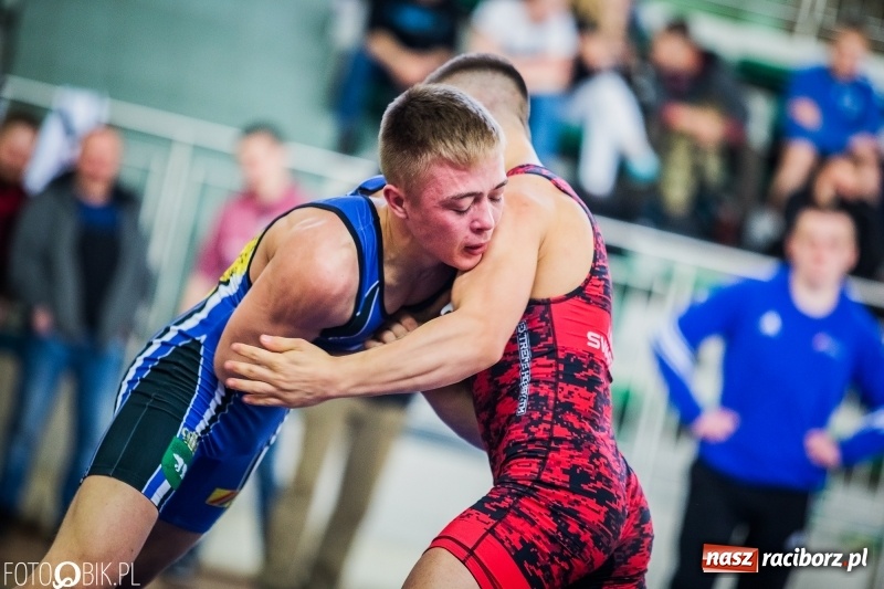 Zdjęcie w galerii na portalu naszraciborz.pl: Złoto Szewczuka, srebro Petrończaka i Majdańskiego. W Raciborzu odbył się krajowy championat juniorów w zapasach klasycznych wiadomości z regionu