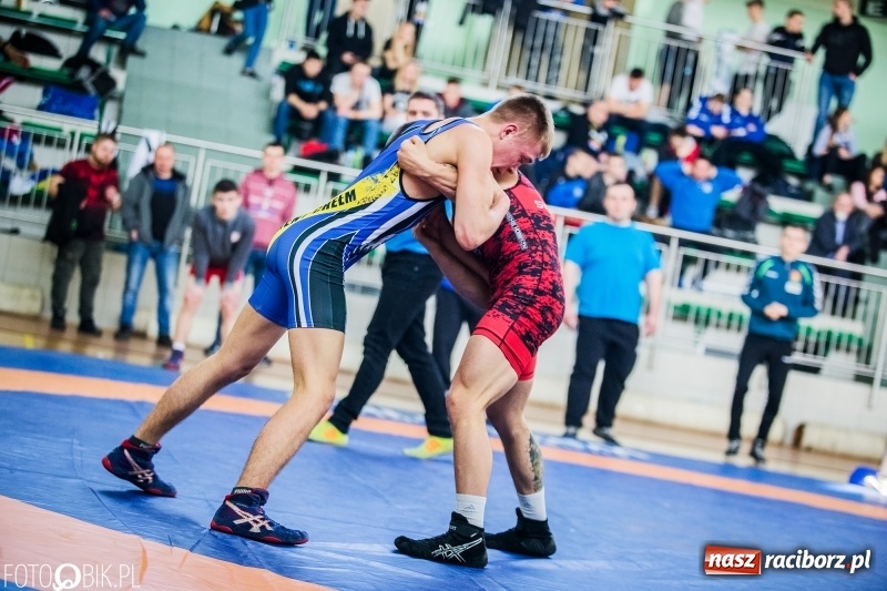 Zdjęcie w galerii na portalu naszraciborz.pl: Złoto Szewczuka, srebro Petrończaka i Majdańskiego. W Raciborzu odbył się krajowy championat juniorów w zapasach klasycznych wiadomości z regionu