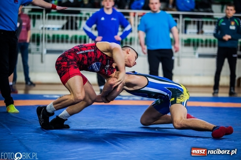 Zdjęcie w galerii na portalu naszraciborz.pl: Złoto Szewczuka, srebro Petrończaka i Majdańskiego. W Raciborzu odbył się krajowy championat juniorów w zapasach klasycznych wiadomości z regionu