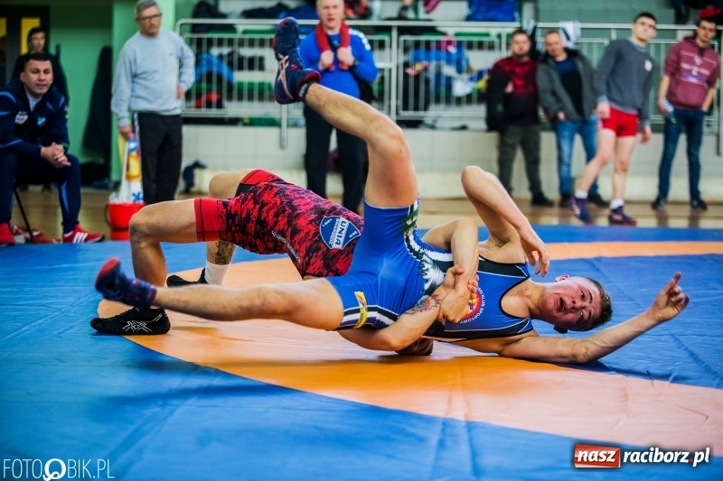 Zdjęcie w galerii na portalu naszraciborz.pl: Złoto Szewczuka, srebro Petrończaka i Majdańskiego. W Raciborzu odbył się krajowy championat juniorów w zapasach klasycznych wiadomości z regionu