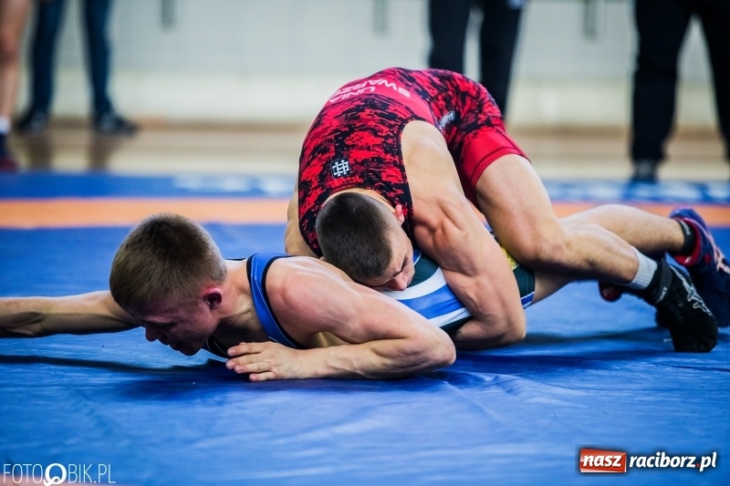 Zdjęcie w galerii na portalu naszraciborz.pl: Złoto Szewczuka, srebro Petrończaka i Majdańskiego. W Raciborzu odbył się krajowy championat juniorów w zapasach klasycznych wiadomości z regionu