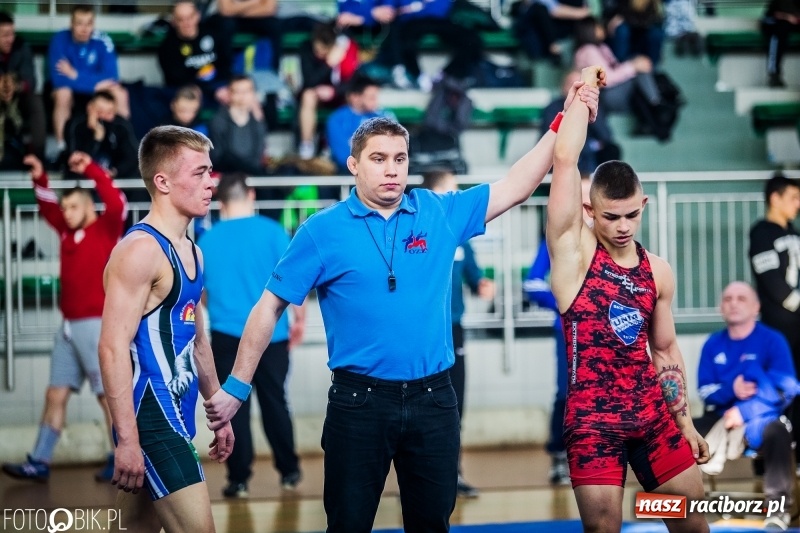 Zdjęcie w galerii na portalu naszraciborz.pl: Złoto Szewczuka, srebro Petrończaka i Majdańskiego. W Raciborzu odbył się krajowy championat juniorów w zapasach klasycznych wiadomości z regionu