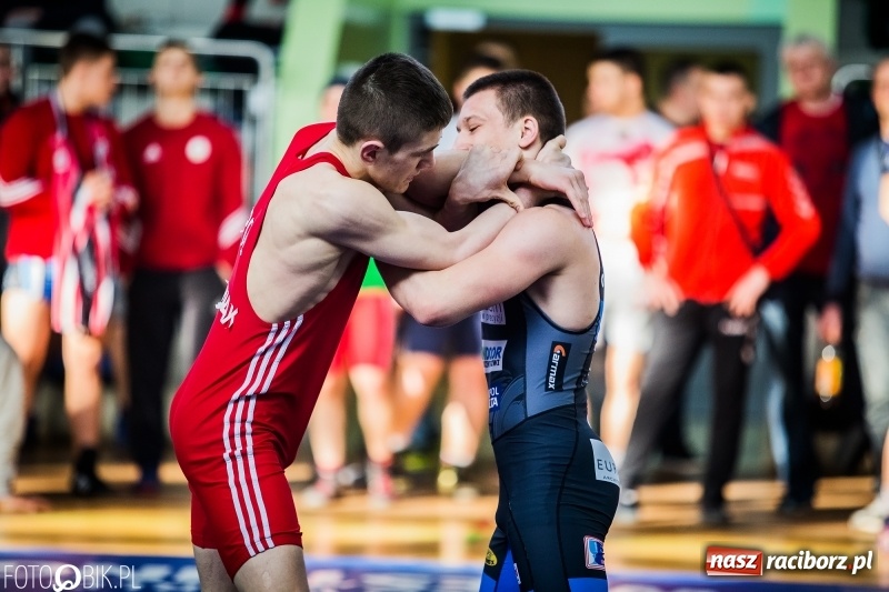 Zdjęcie w galerii na portalu naszraciborz.pl: Złoto Szewczuka, srebro Petrończaka i Majdańskiego. W Raciborzu odbył się krajowy championat juniorów w zapasach klasycznych wiadomości z regionu