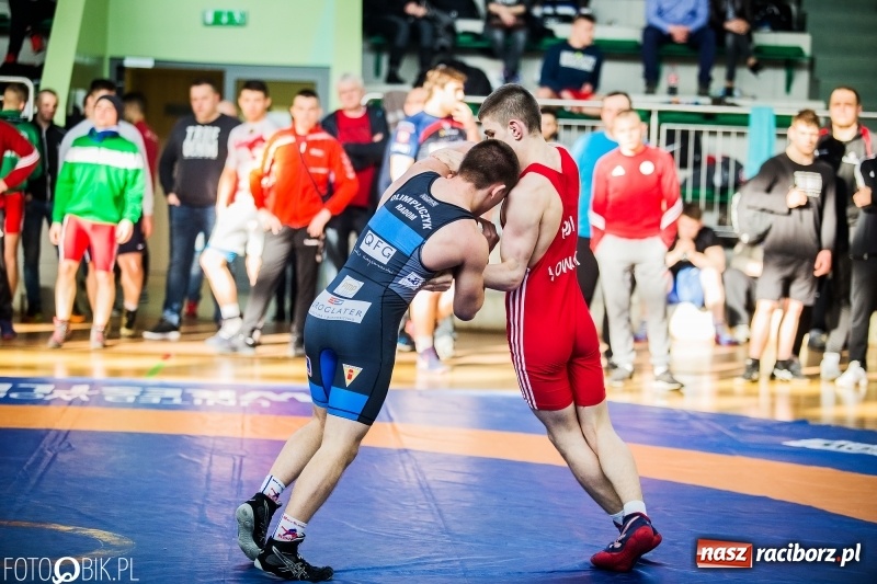 Zdjęcie w galerii na portalu naszraciborz.pl: Złoto Szewczuka, srebro Petrończaka i Majdańskiego. W Raciborzu odbył się krajowy championat juniorów w zapasach klasycznych wiadomości z regionu