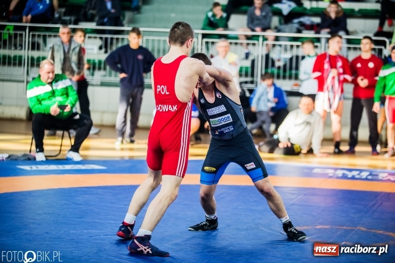 Zdjęcie w galerii na portalu naszraciborz.pl: Złoto Szewczuka, srebro Petrończaka i Majdańskiego. W Raciborzu odbył się krajowy championat juniorów w zapasach klasycznych wiadomości z regionu