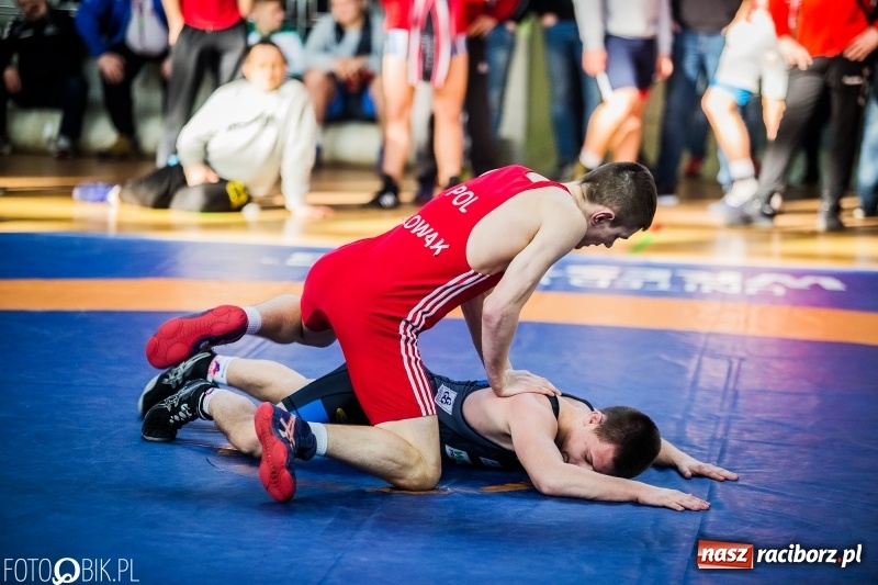 Zdjęcie w galerii na portalu naszraciborz.pl: Złoto Szewczuka, srebro Petrończaka i Majdańskiego. W Raciborzu odbył się krajowy championat juniorów w zapasach klasycznych wiadomości z regionu