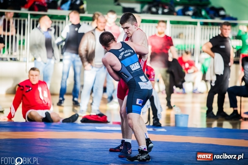 Zdjęcie w galerii na portalu naszraciborz.pl: Złoto Szewczuka, srebro Petrończaka i Majdańskiego. W Raciborzu odbył się krajowy championat juniorów w zapasach klasycznych wiadomości z regionu