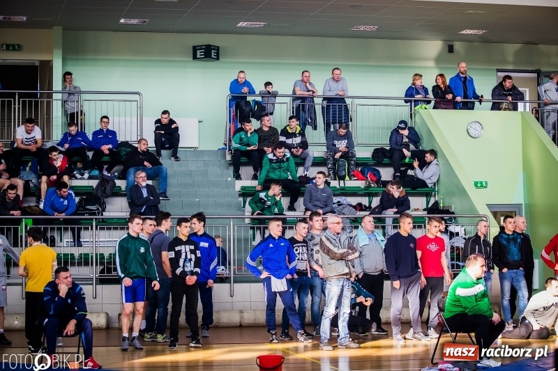 Zdjęcie w galerii na portalu naszraciborz.pl: Złoto Szewczuka, srebro Petrończaka i Majdańskiego. W Raciborzu odbył się krajowy championat juniorów w zapasach klasycznych wiadomości z regionu