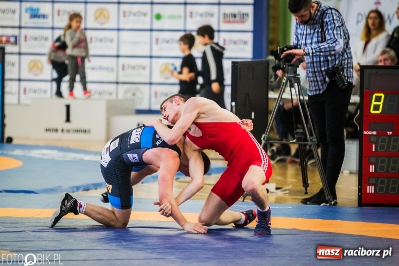 Zdjęcie w galerii na portalu naszraciborz.pl: Złoto Szewczuka, srebro Petrończaka i Majdańskiego. W Raciborzu odbył się krajowy championat juniorów w zapasach klasycznych wiadomości z regionu