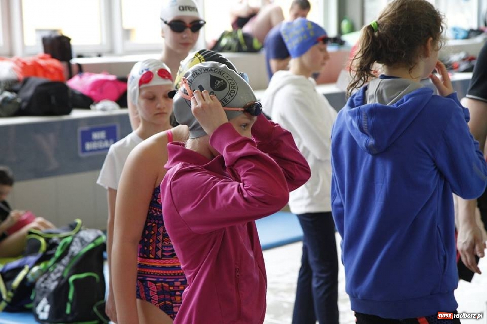 Zdjęcie w galerii na portalu naszraciborz.pl: Pływanie. Drużynowe Mistrzostwa Młodzików 12-letnich na pływalni ZSOMS wiadomości z regionu