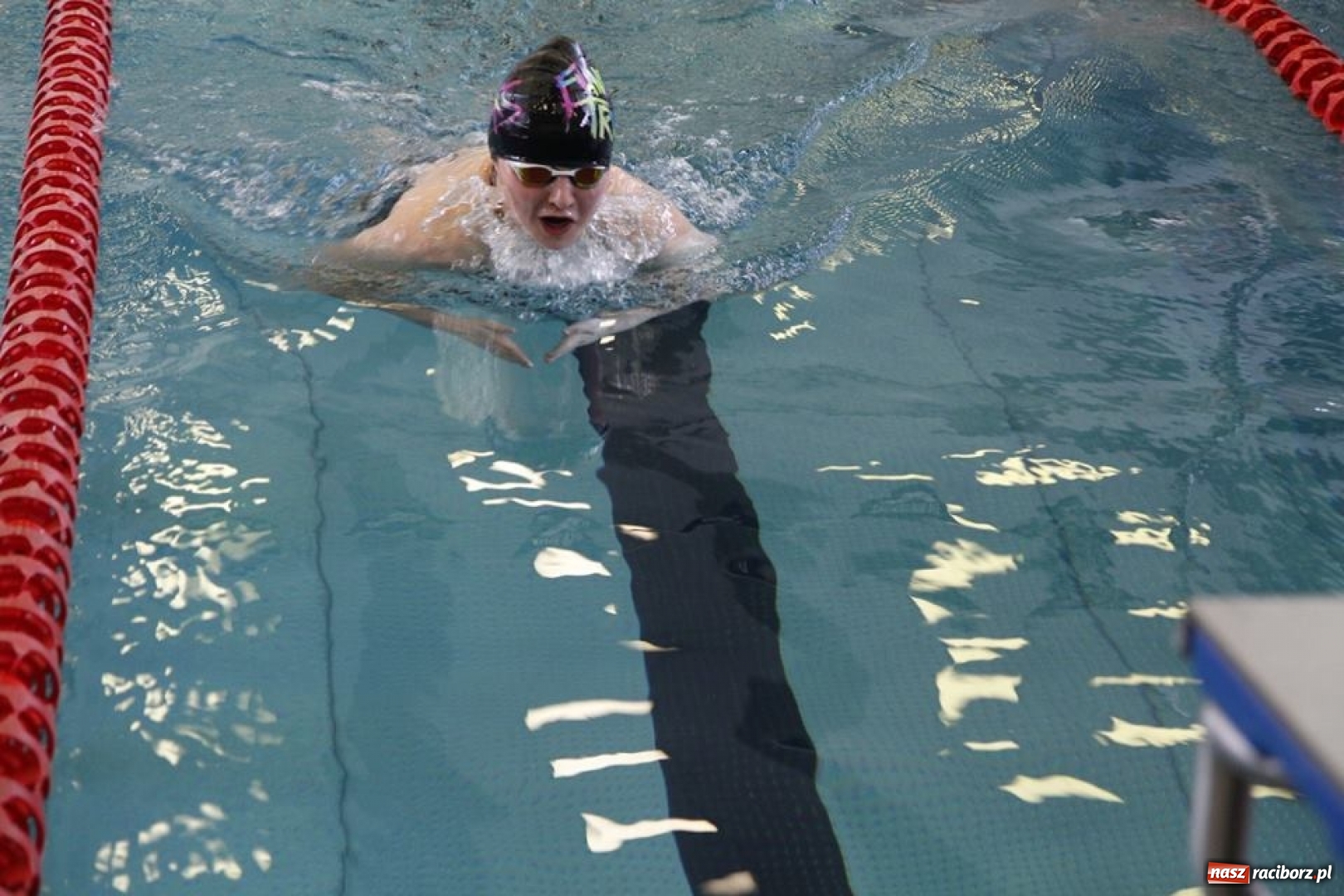Zdjęcie w galerii na portalu naszraciborz.pl: Pływanie. Drużynowe Mistrzostwa Młodzików 12-letnich na pływalni ZSOMS wiadomości z regionu