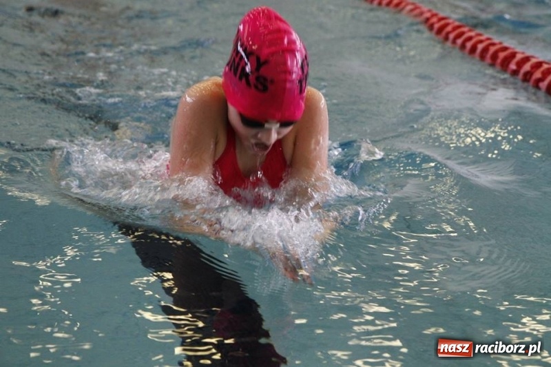 Zdjęcie w galerii na portalu naszraciborz.pl: Pływanie. Drużynowe Mistrzostwa Młodzików 12-letnich na pływalni ZSOMS wiadomości z regionu