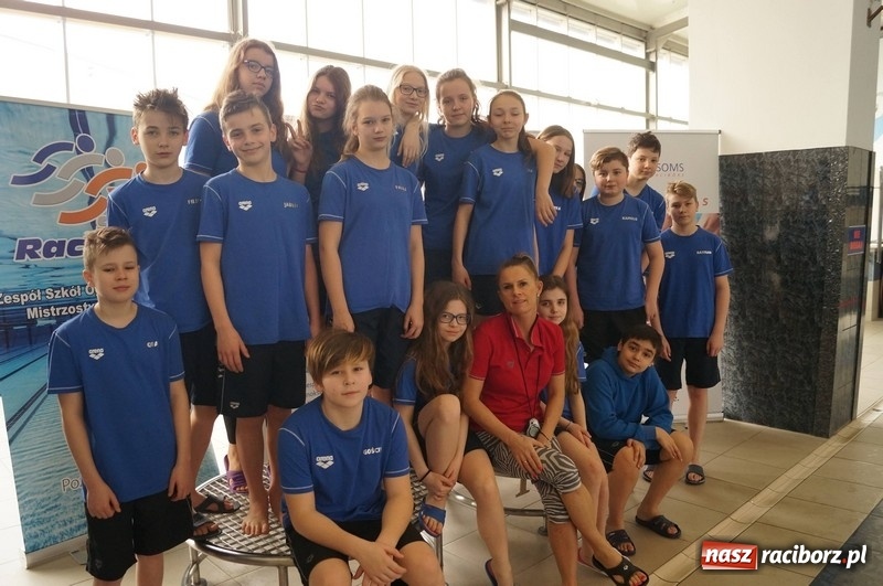 Zdjęcie w galerii na portalu naszraciborz.pl: Pływanie. Drużynowe Mistrzostwa Młodzików 12-letnich na pływalni ZSOMS wiadomości z regionu