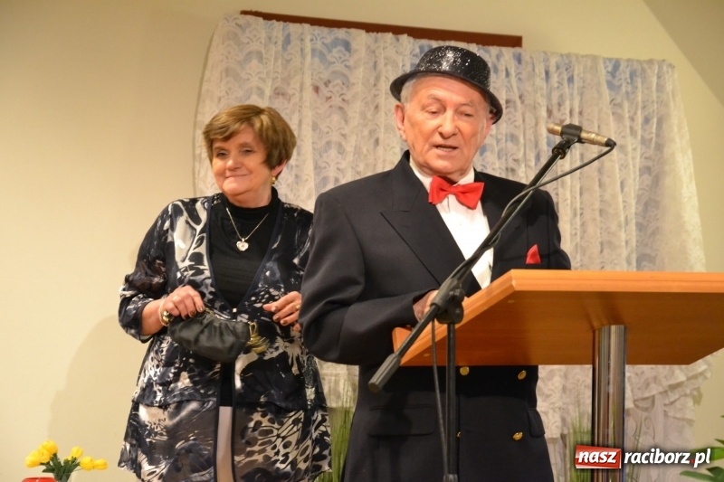 Zdjęcie w galerii na portalu naszraciborz.pl: O kobietach i nie tylko z przymrużeniem oka - montaż słowno-muzyczny na zamku wiadomości z regionu