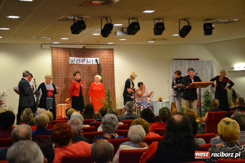 Zdjęcie w galerii na portalu naszraciborz.pl: O kobietach i nie tylko z przymrużeniem oka - montaż słowno-muzyczny na zamku wiadomości z regionu