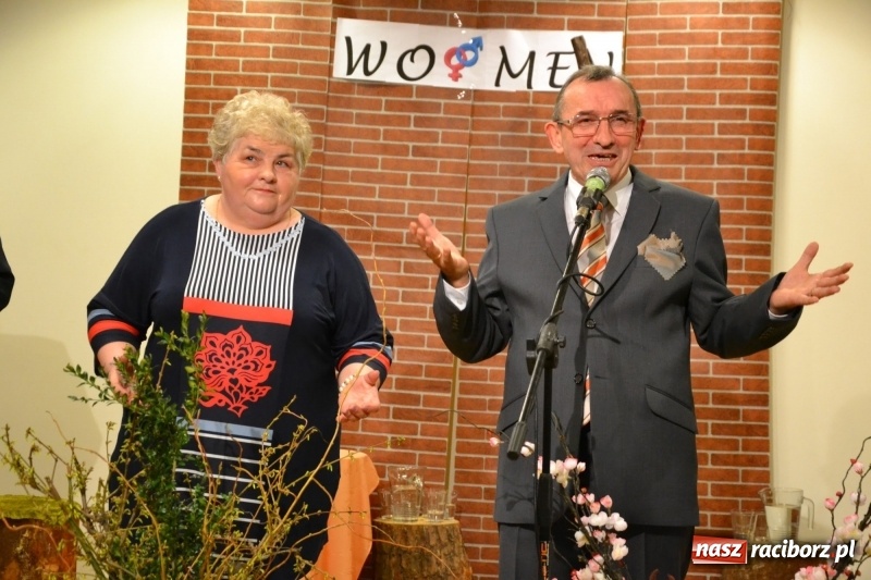 Zdjęcie w galerii na portalu naszraciborz.pl: O kobietach i nie tylko z przymrużeniem oka - montaż słowno-muzyczny na zamku wiadomości z regionu