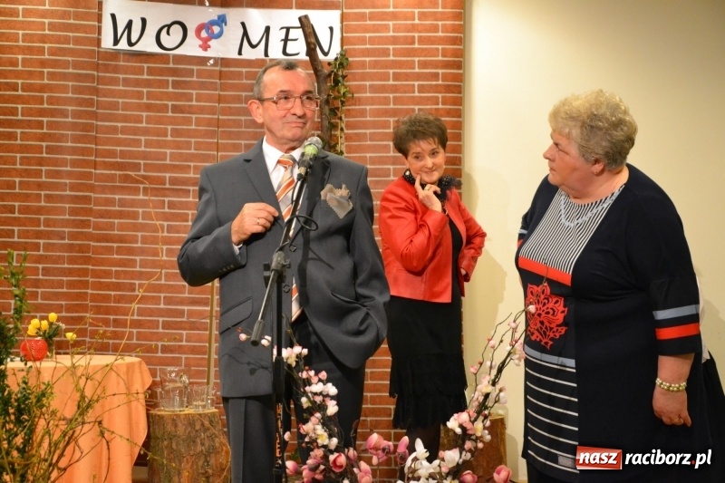 Zdjęcie w galerii na portalu naszraciborz.pl: O kobietach i nie tylko z przymrużeniem oka - montaż słowno-muzyczny na zamku wiadomości z regionu