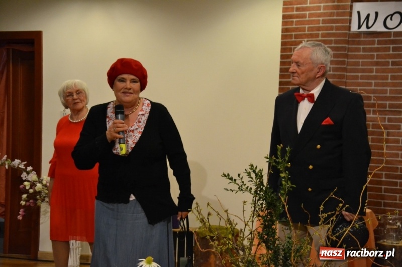 Zdjęcie w galerii na portalu naszraciborz.pl: O kobietach i nie tylko z przymrużeniem oka - montaż słowno-muzyczny na zamku wiadomości z regionu