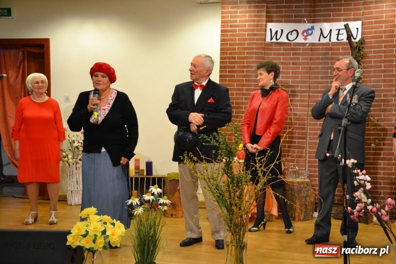 Zdjęcie w galerii na portalu naszraciborz.pl: O kobietach i nie tylko z przymrużeniem oka - montaż słowno-muzyczny na zamku wiadomości z regionu