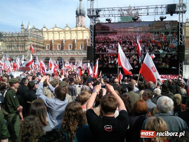 Zdjęcie w galerii na portalu naszraciborz.pl: Raciborzanie żegnali parę prezydencką wiadomości z regionu