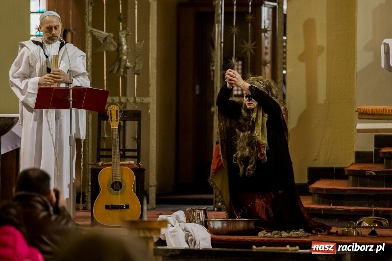 Zdjęcie w galerii na portalu naszraciborz.pl: Pieśń o moim Mesjaszu. Midraszowy Teatr Żydowski wystąpił w kościele pw. NSPJ wiadomości z regionu