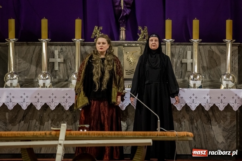 Zdjęcie w galerii na portalu naszraciborz.pl: Pieśń o moim Mesjaszu. Midraszowy Teatr Żydowski wystąpił w kościele pw. NSPJ wiadomości z regionu