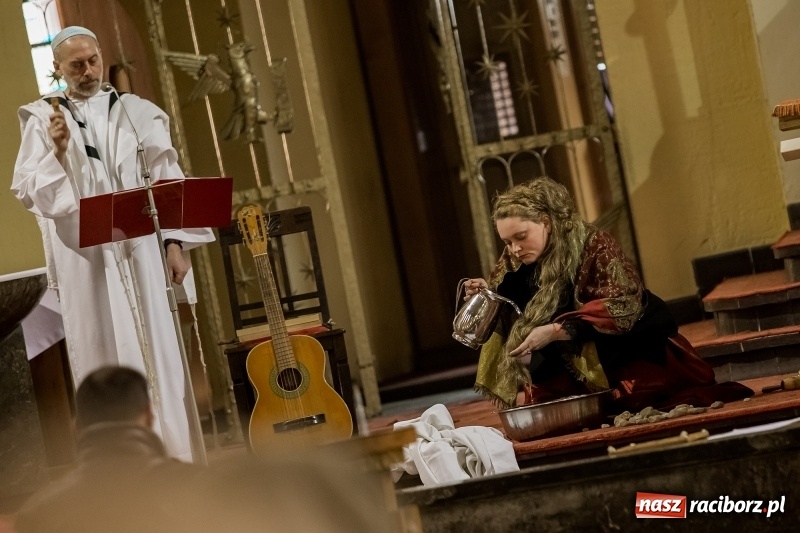 Zdjęcie w galerii na portalu naszraciborz.pl: Pieśń o moim Mesjaszu. Midraszowy Teatr Żydowski wystąpił w kościele pw. NSPJ wiadomości z regionu