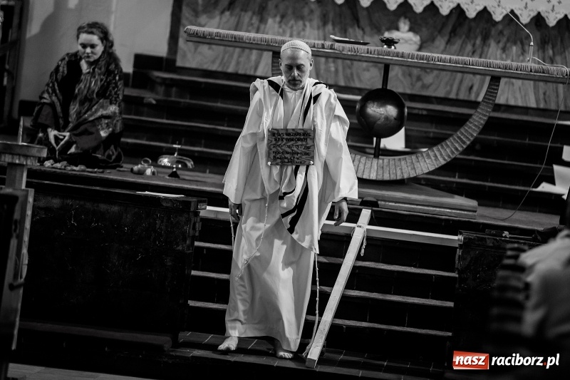 Zdjęcie w galerii na portalu naszraciborz.pl: Pieśń o moim Mesjaszu. Midraszowy Teatr Żydowski wystąpił w kościele pw. NSPJ wiadomości z regionu