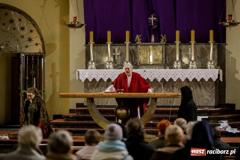 Zdjęcie w galerii na portalu naszraciborz.pl: Pieśń o moim Mesjaszu. Midraszowy Teatr Żydowski wystąpił w kościele pw. NSPJ wiadomości z regionu