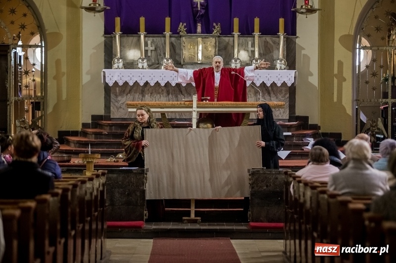 Zdjęcie w galerii na portalu naszraciborz.pl: Pieśń o moim Mesjaszu. Midraszowy Teatr Żydowski wystąpił w kościele pw. NSPJ wiadomości z regionu