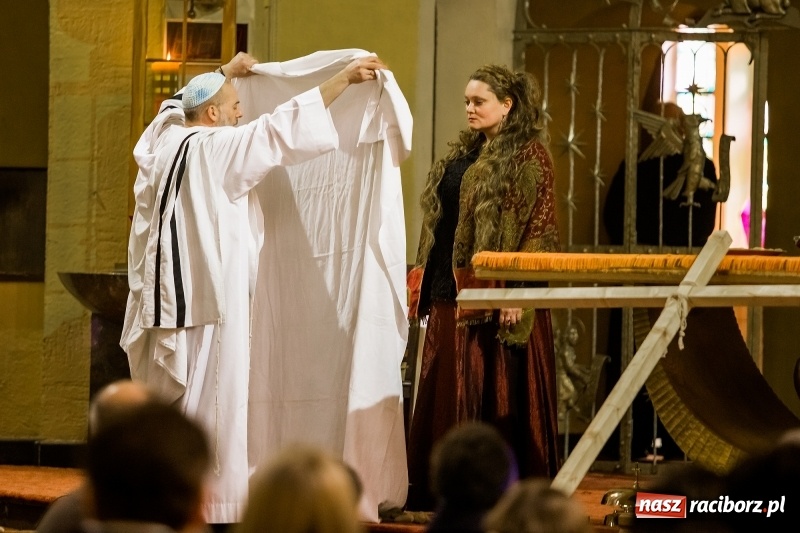 Zdjęcie w galerii na portalu naszraciborz.pl: Pieśń o moim Mesjaszu. Midraszowy Teatr Żydowski wystąpił w kościele pw. NSPJ wiadomości z regionu