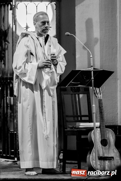Zdjęcie w galerii na portalu naszraciborz.pl: Pieśń o moim Mesjaszu. Midraszowy Teatr Żydowski wystąpił w kościele pw. NSPJ wiadomości z regionu