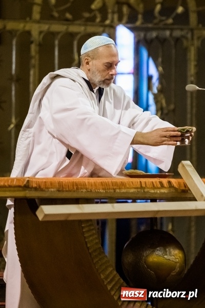 Zdjęcie w galerii na portalu naszraciborz.pl: Pieśń o moim Mesjaszu. Midraszowy Teatr Żydowski wystąpił w kościele pw. NSPJ wiadomości z regionu