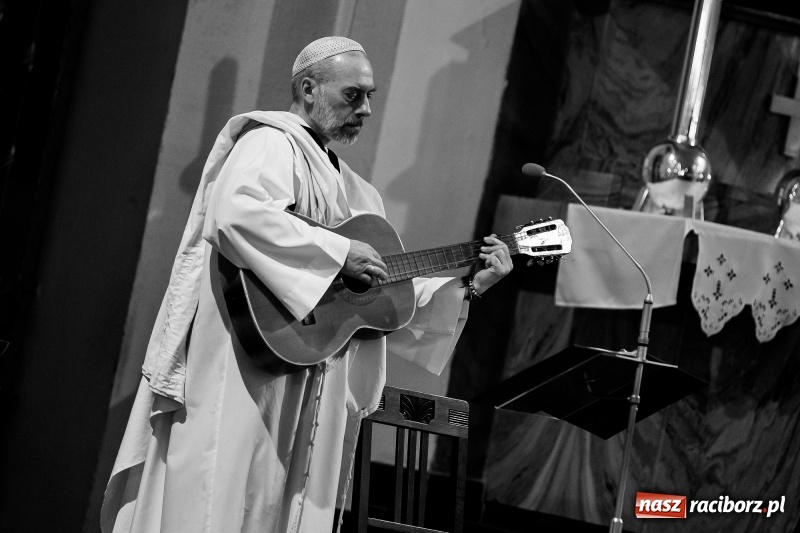 Zdjęcie w galerii na portalu naszraciborz.pl: Pieśń o moim Mesjaszu. Midraszowy Teatr Żydowski wystąpił w kościele pw. NSPJ wiadomości z regionu