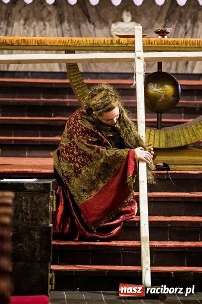 Zdjęcie w galerii na portalu naszraciborz.pl: Pieśń o moim Mesjaszu. Midraszowy Teatr Żydowski wystąpił w kościele pw. NSPJ wiadomości z regionu