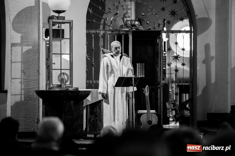 Zdjęcie w galerii na portalu naszraciborz.pl: Pieśń o moim Mesjaszu. Midraszowy Teatr Żydowski wystąpił w kościele pw. NSPJ wiadomości z regionu