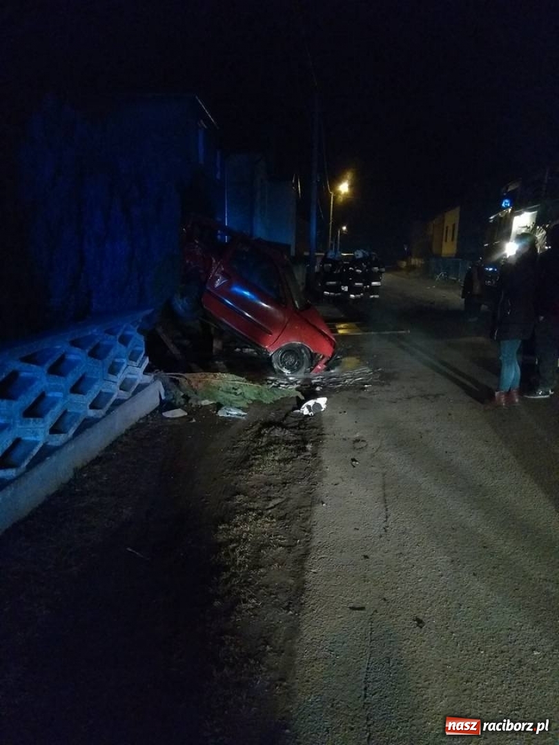 Zdjęcie w galerii na portalu naszraciborz.pl: Kierowca BMW na niemieckich rejestracjach staranował trzy pojazdy. 35-latek miał ponad dwa promile!   wiadomości z regionu