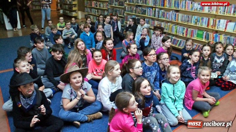 Zdjęcie w galerii na portalu naszraciborz.pl: Noc na bardzo Dzikim Zachodzie w raciborskiej bibliotece wiadomości z regionu